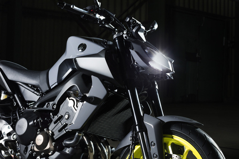 Faro delantero de la Yamaha MT 09 2017