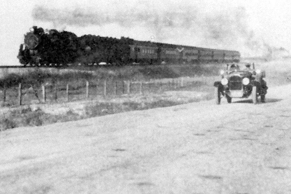 Carrera tren coche en Bonneville