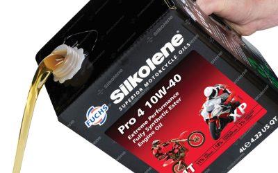 ¿Sirve el aceite de coche para la moto?