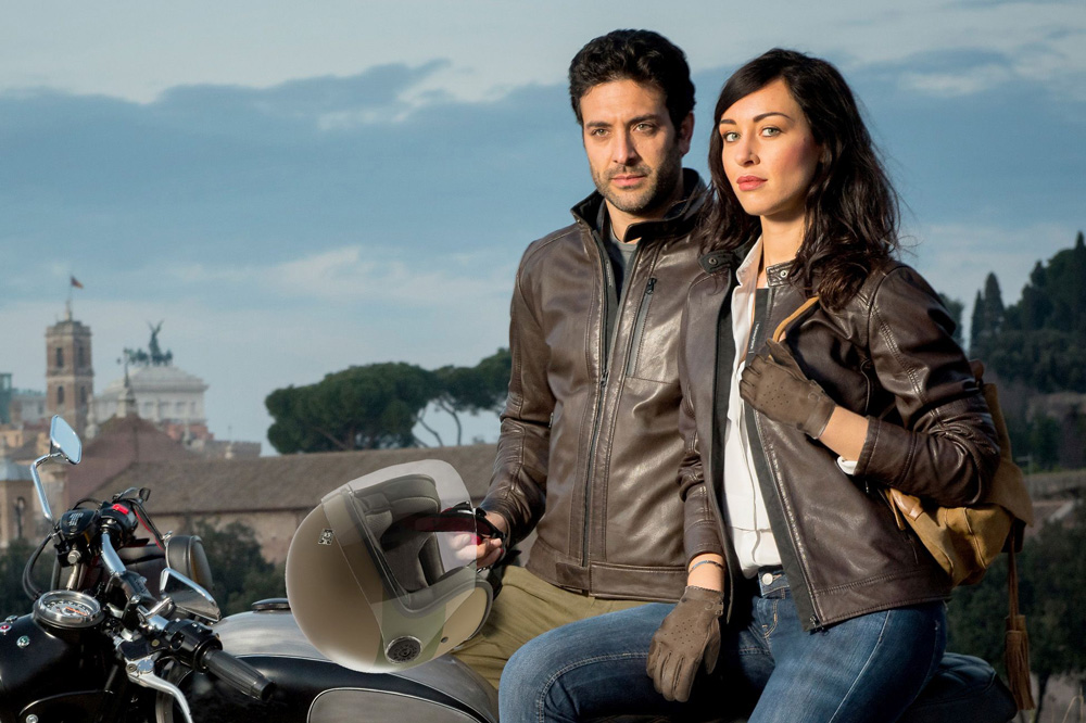 Chaqueta, guantes y casco Café Racer de Tucano Urbano