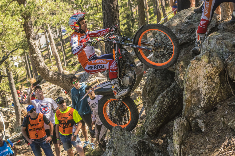 Un error tonto alejó a Toni Bou de la victoria en el Trial de Andorra