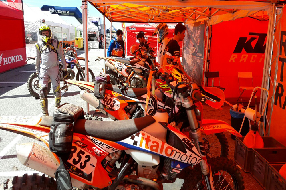 KTM celebra el éxito de su servicio de asistencia gratuita Family & Friends