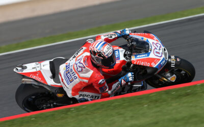 Dovizioso se lleva la carrera de MotoGP de Gran Bretaña