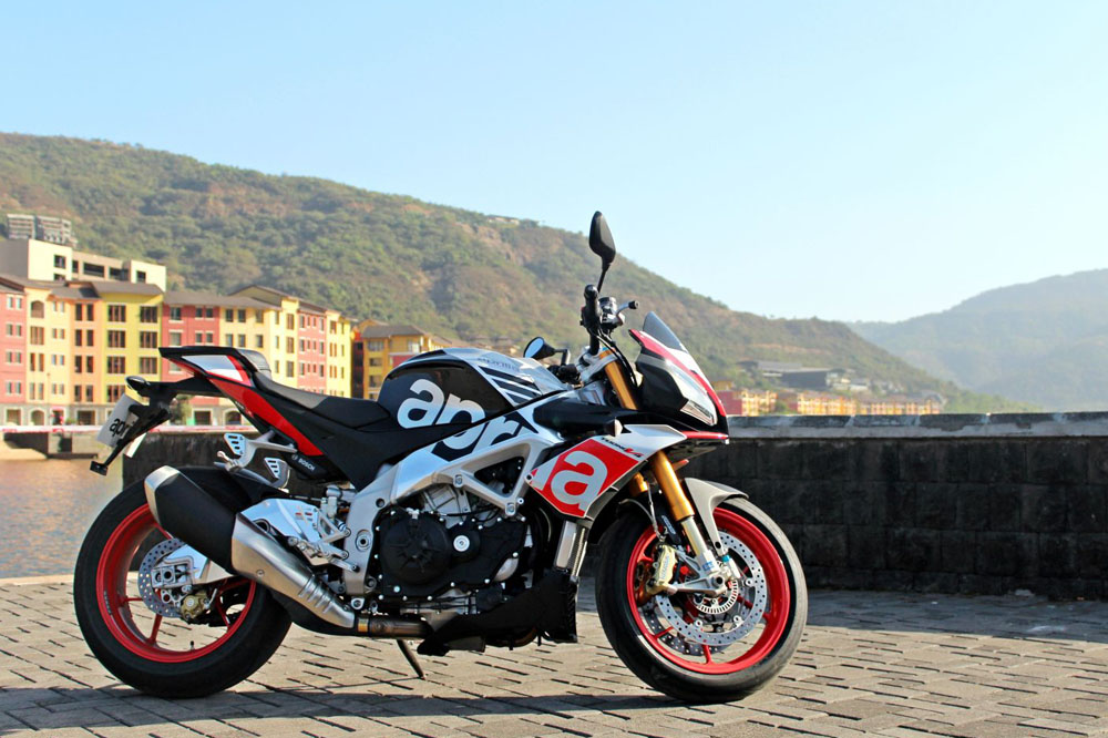 Las Aprilia de la gama V4, ahora con el escape Akrapovic de regalo