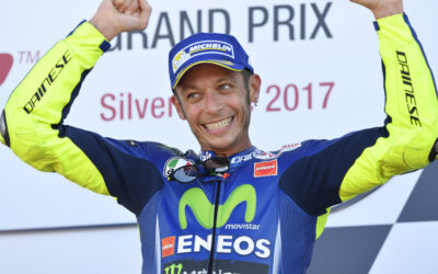Valentino Rossi entrena con la Yamaha MotoGP tras su lesión