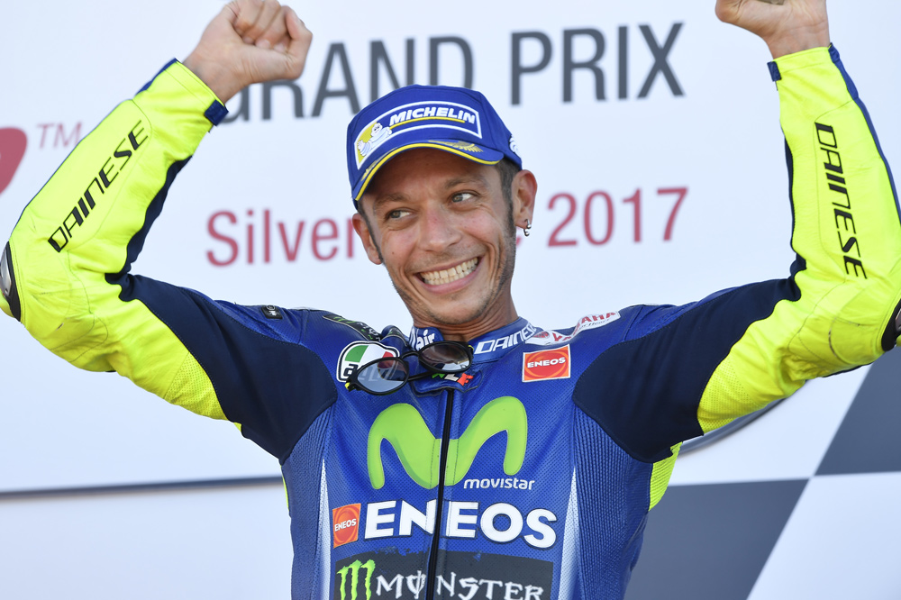 Valentino Rossi entrena con la Yamaha MotoGP tras su lesión
