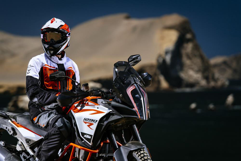 Nuevas chaquetas y pantalones KTM y Alpinestars: seguridad y confort en todo momento