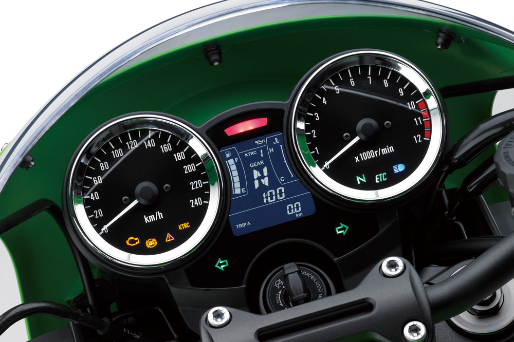 Kawasaki Z 900 RS Cafe, cuadro de instrumentos digital y analógico