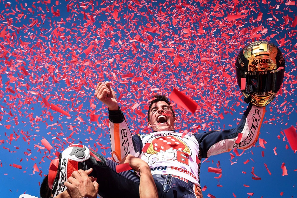 Marc Márquez celebra en Valencia su sexto título de Campeón del Mundo