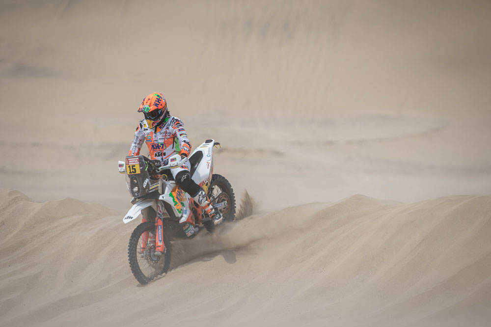 Laia Sanz perdió tiempo en la segunda etapa del Dakar 2018 por poroblemas en el depósito de combustible de su KTM