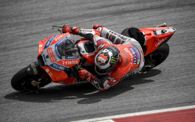 Jorge Lorenzo vuela en el tercer día de entrenamientos MotoGP en Sepang