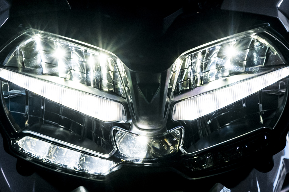 Faros adaptativos en la Triumph Tiger 1200