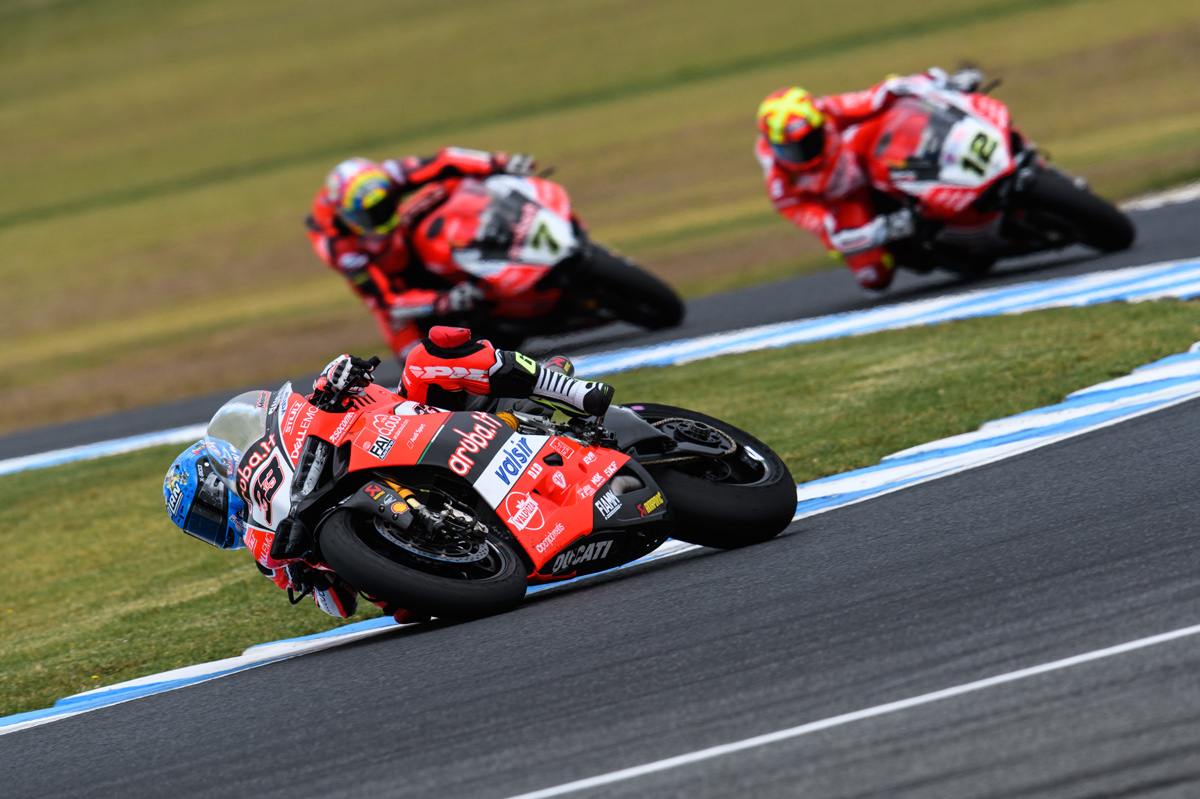 Marco Melandri logró la victoria de la primera carrera SBK en Australia