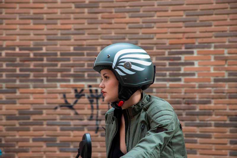 Nuevas gráficas para el casco jet Tonup de NZI