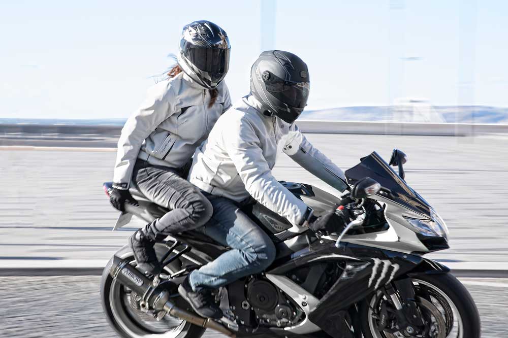 Chaquetas ventiladas para moto Lucas y Tarah de VQuattro