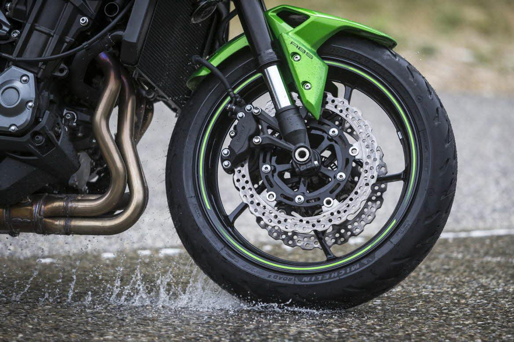 El neumático delantero de nuestra moto