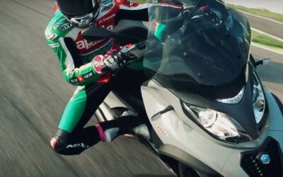 Aleix Espargaró y Scott Redding ruedan con un Piaggio MP3