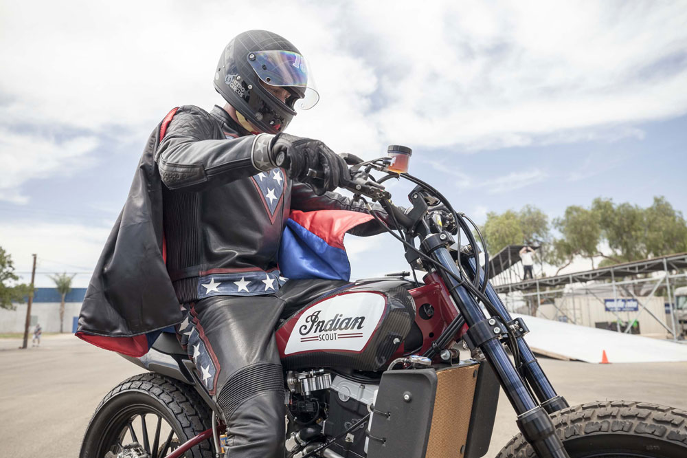 Travis Pastrana rinde homenaje a Evel Knievel