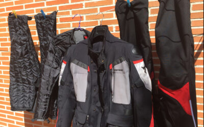 Cómo lavar un traje de cordura para moto