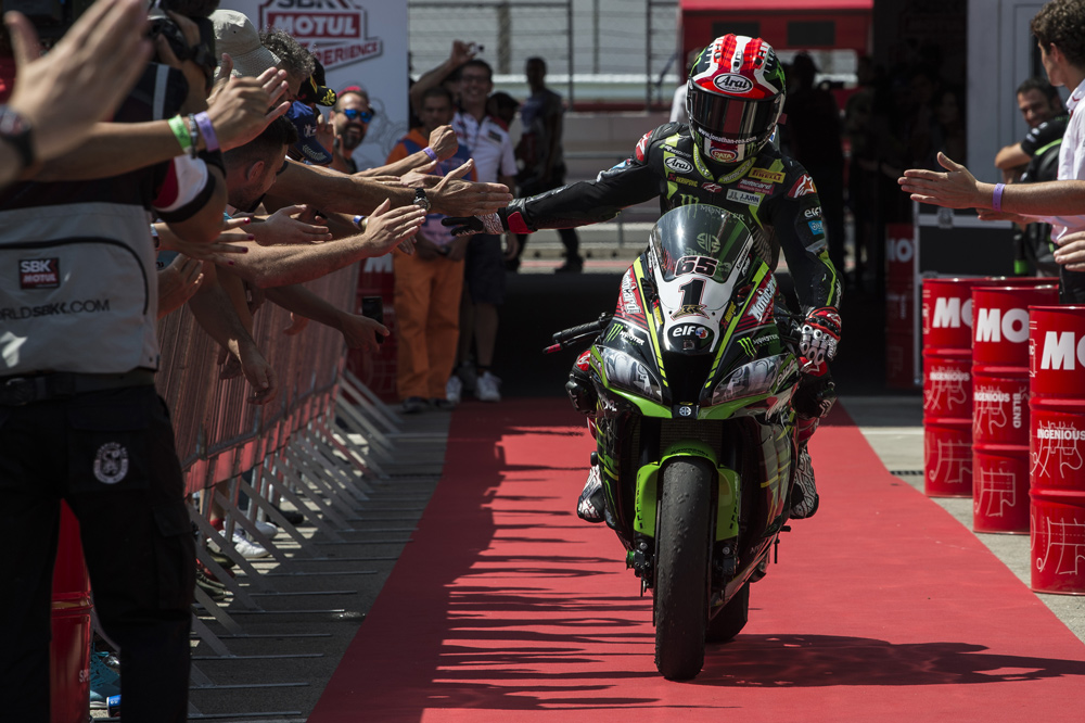 Llegada al parque cerrado de Jonathan Rea SBK Portugal