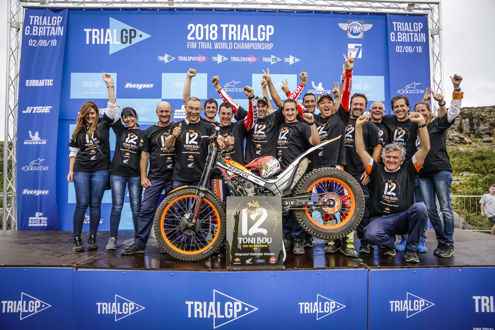 Todo el equipo Montesa Honda de Trial con Toni Bou