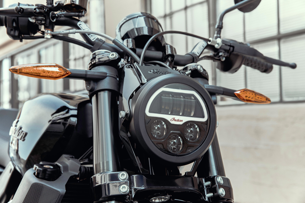 Faro delantero de la Indian FTR 1200