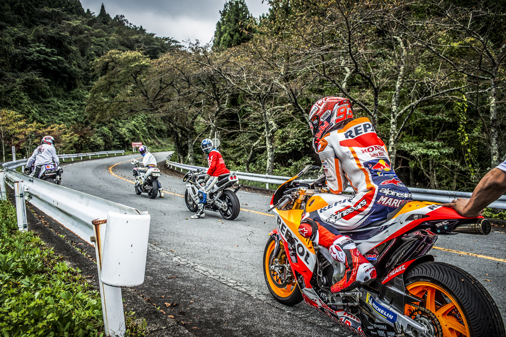 Marc Marquez con un grupo de Winding Riders