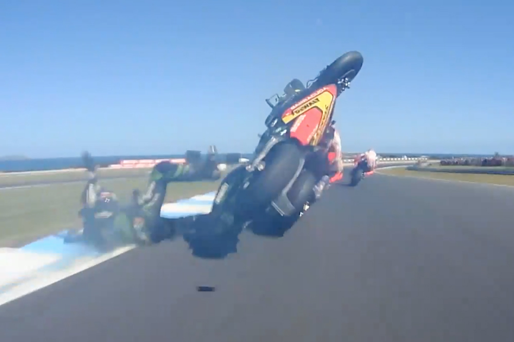 Zarco impacta contra la moto de Marquez en la carrera de MotoGP de Australia