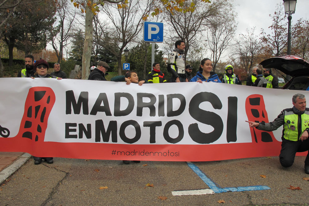Pancarta Madrid en Moto Sí