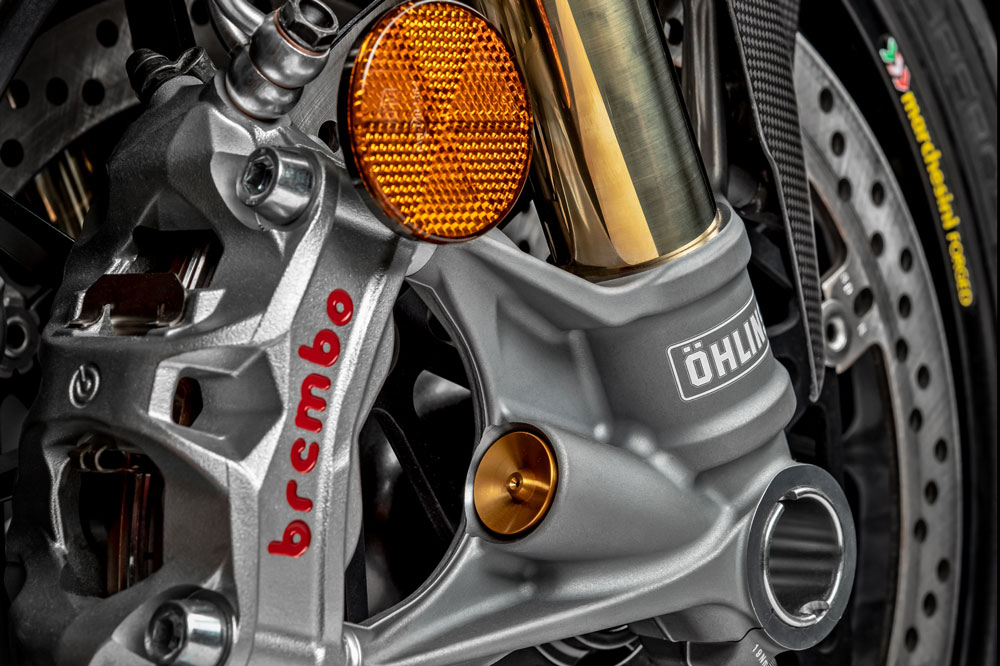 El las pinzas del freno de la moto encontrarás los purgadores de éstos.