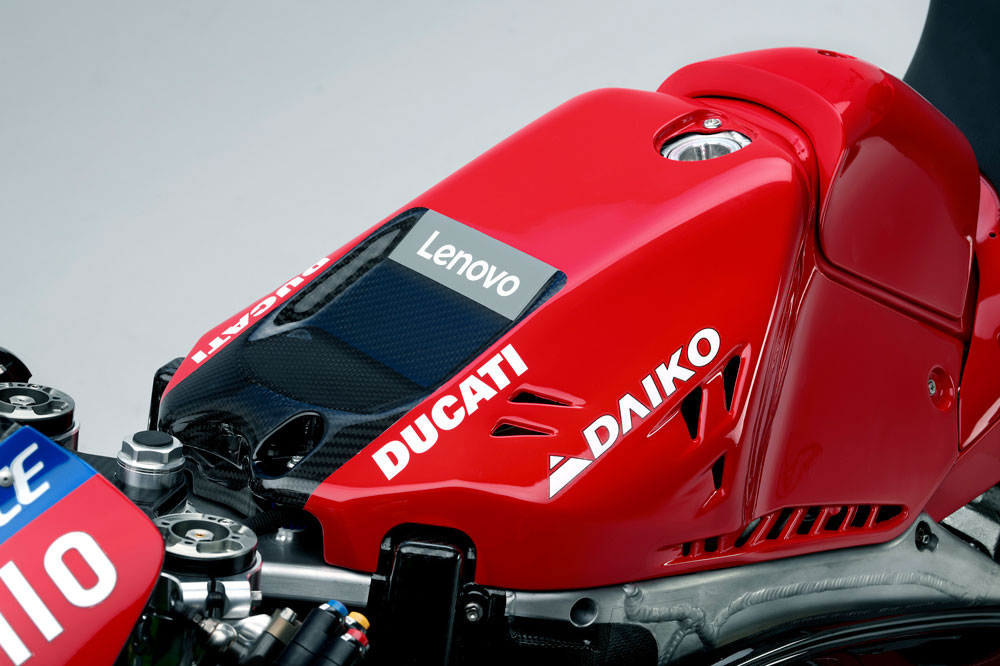 Detalle del apoyo para el piloto en la Ducati Desmosecidi GP 2019
