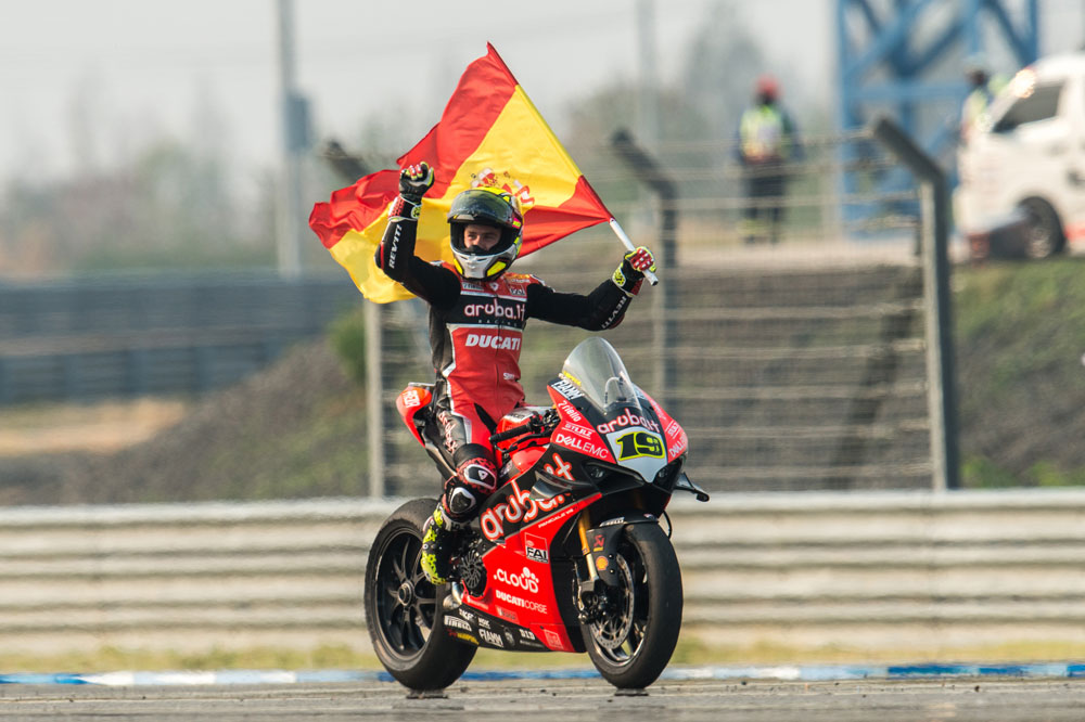 SBK Tailandia: Alvaro Bautista vuelve a doblegar a Rea