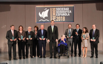 Alicia Sornosa recibe de manos del SM el Rey el premio al Viaje del Año