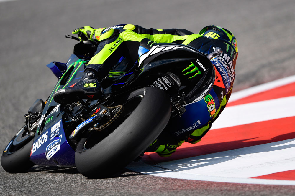 Valentino Rossi no pudo con el ritmo de Alex Rins y se tuvo que conformar con la segunda posición