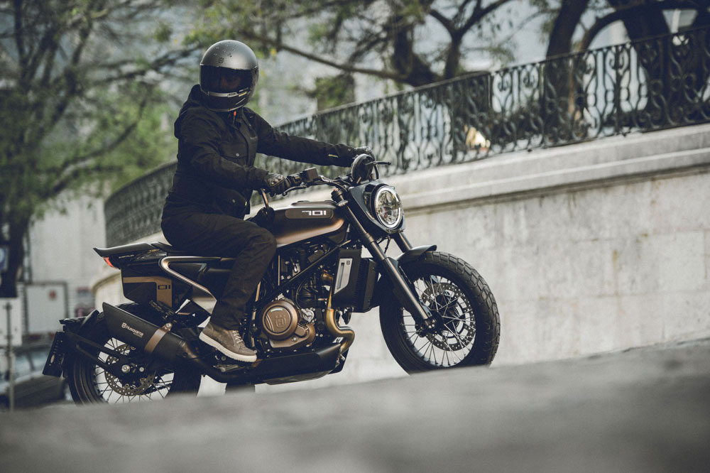 Husqvarna Svartpilen 701 Style: Más equipada