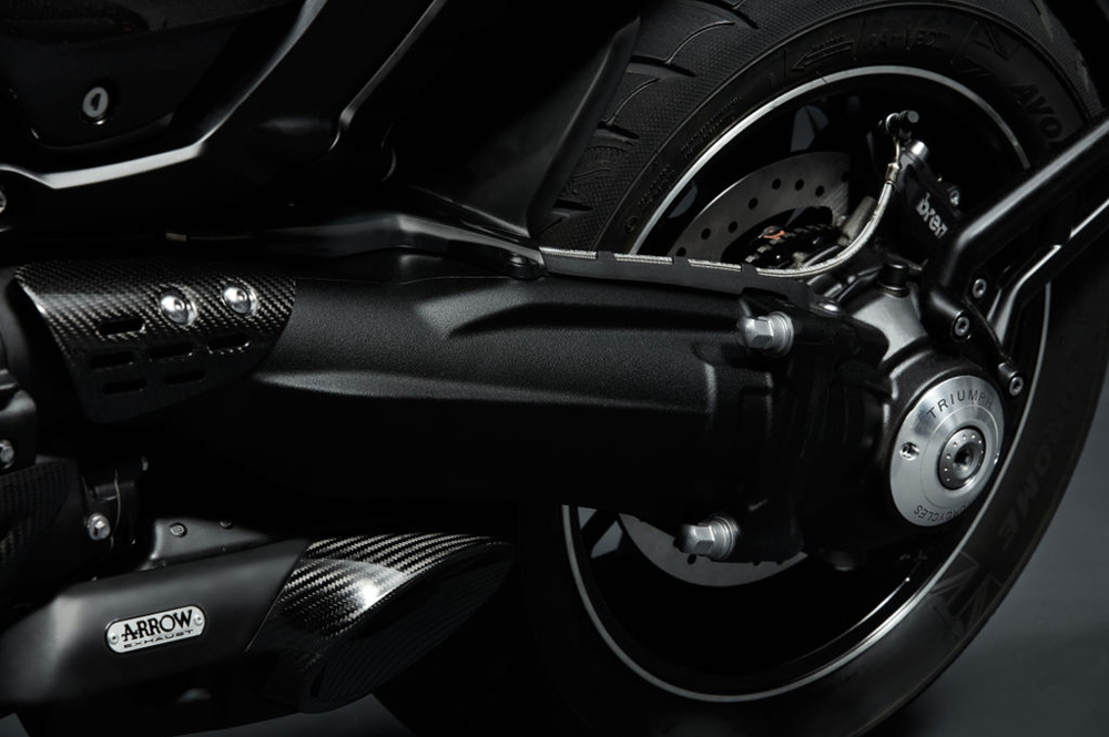 Basculante monobrazo y cárdan. Fijate en el protector de fibra de carbono