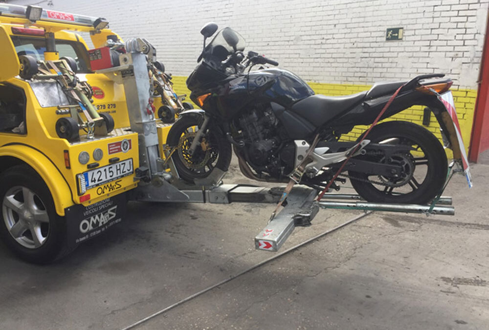 Cuando toca llevar en grúa nuestra moto tras una avería