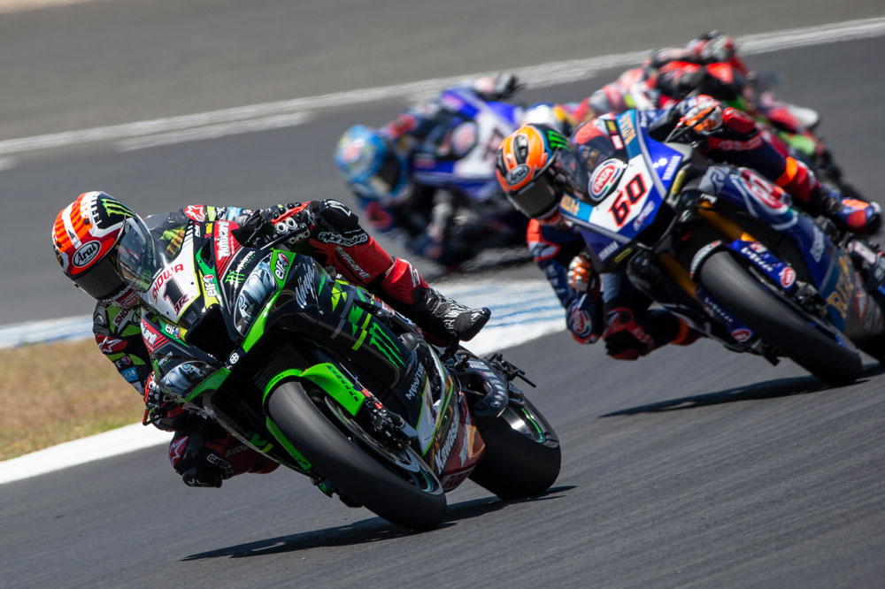 Jonathan Rea fue penalizado con la cuarta plaza y salir ultimo en la Superpole por tirar a Alex Lowes