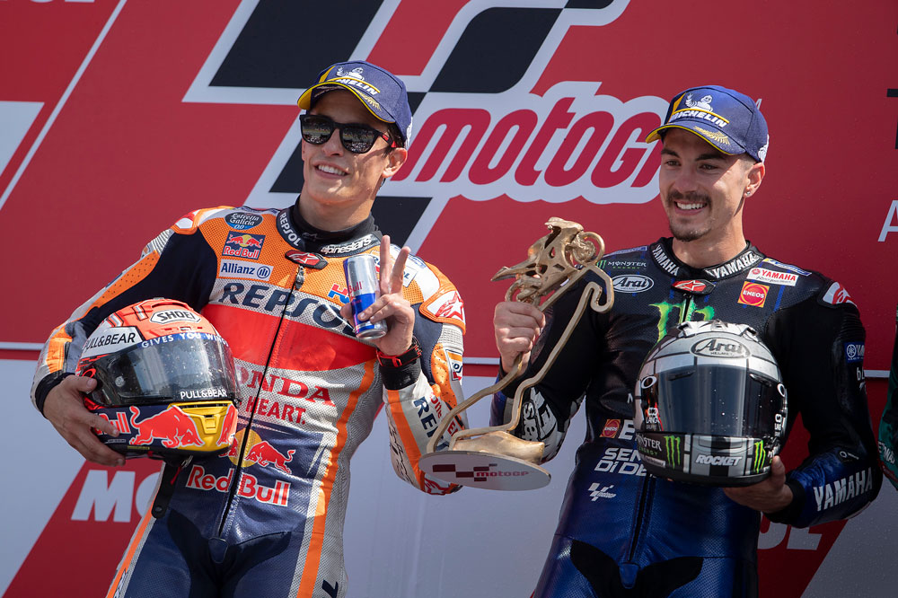 Marc Márquez y Maverick Viñales en el podio del GP de Holanda