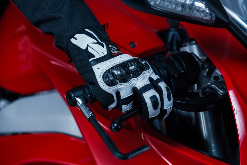 Guantes de piel Carbo 7, G-Carbon y Rebel de Spidi