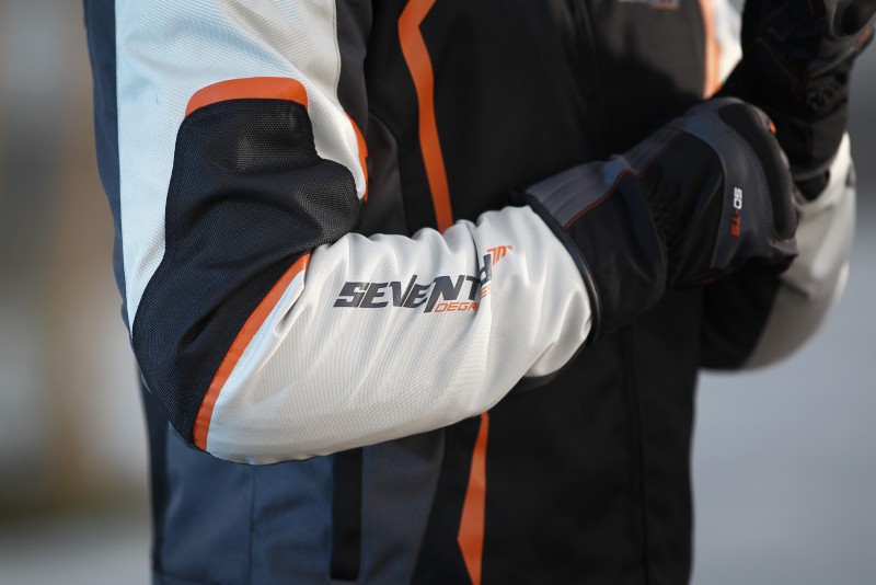 Protecciones en prendas Seventy Degrees