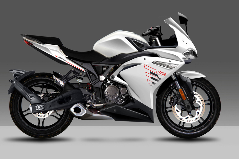 La VOGE 300RR es deportiva con carenado completo