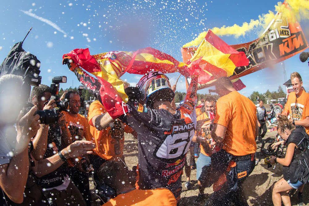 Jorge Prado celebró en Suecia su segundo titulo mundial de Motocross MX2
