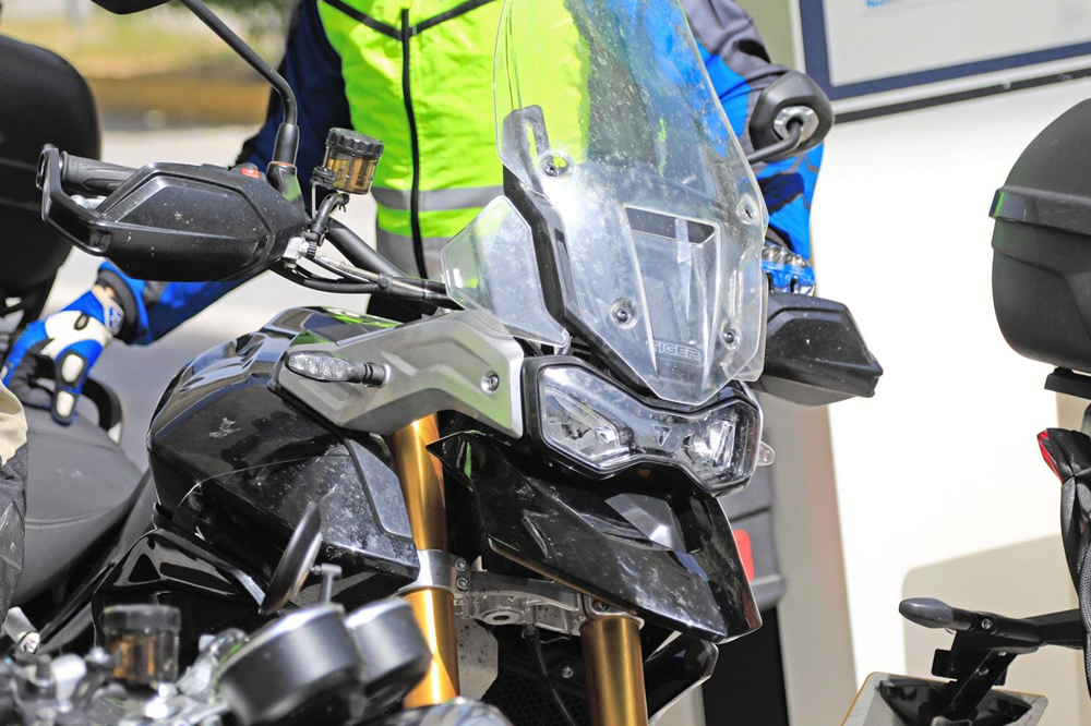 El frontal de la Triumph Tiger 800 2020 luce más más ligero e integrado