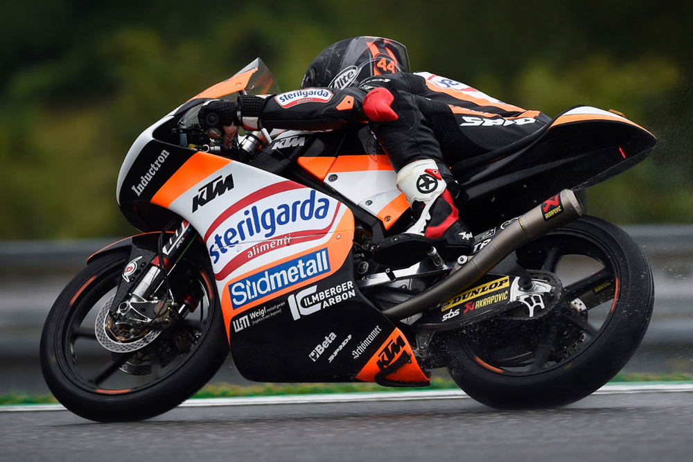 Victoria y liderato de Arón Canet en el GP de la República Checa