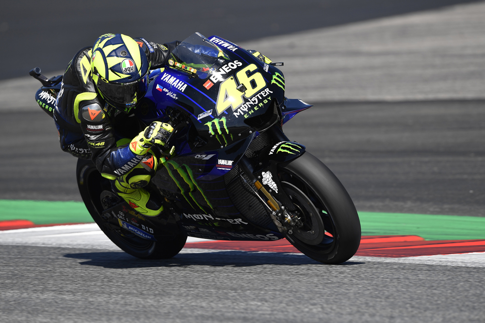 Valentino Rossi, cuarto, no pudo con la Yamaha satélite de Fabio Quatataro