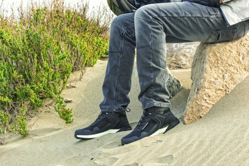 Ridge, las zapatillas para moto de Vquattro Design
