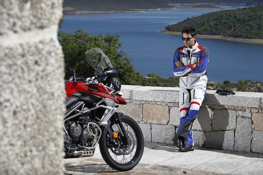 Chaqueta y pantalón touring de Seventy Degrees