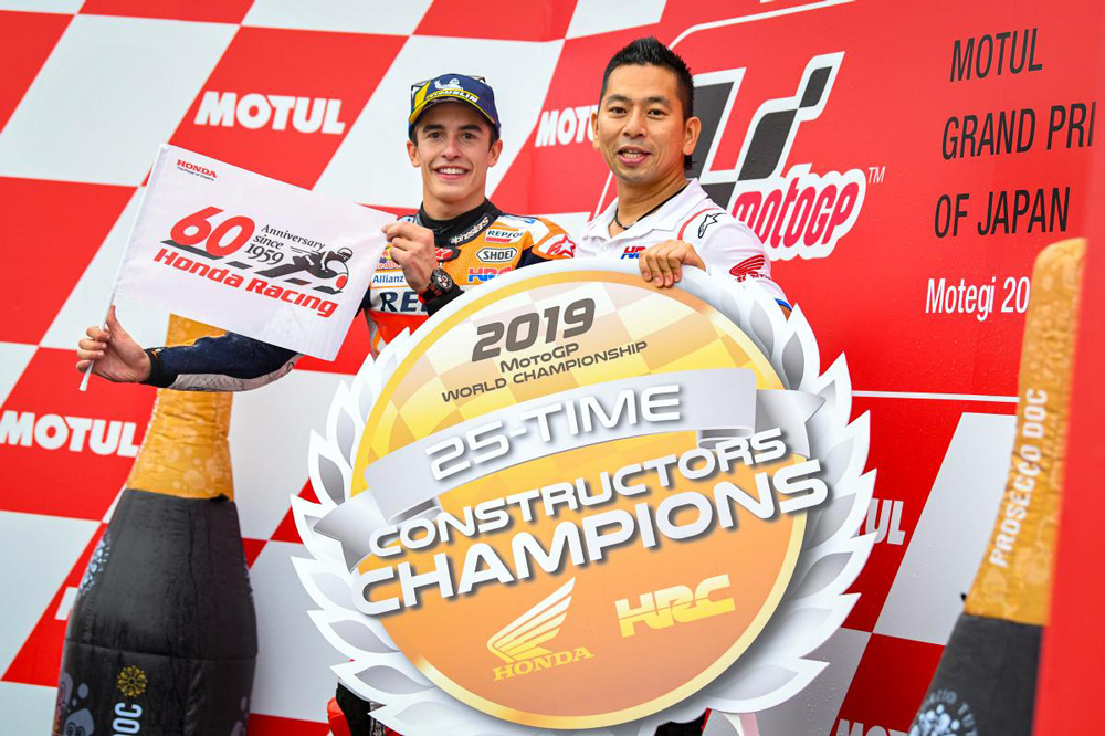 Marquez brinda el título de constructores a Honda en Japón