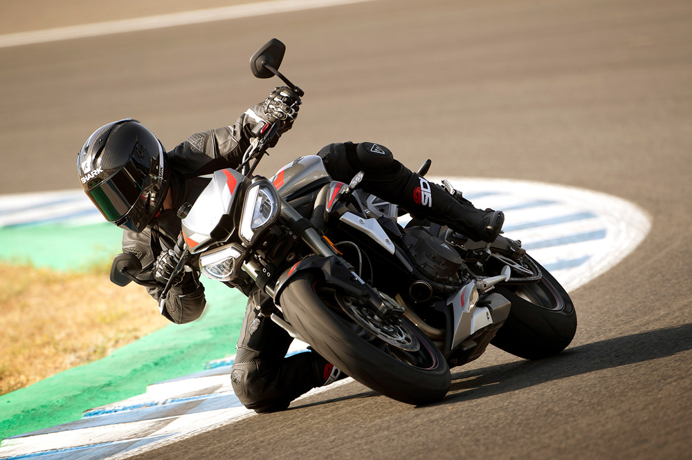 Algunos de los desarrollos del motor del Mundial de Moto2 los encontrarás en esta nueva versión RS de la Triumph Street Triple